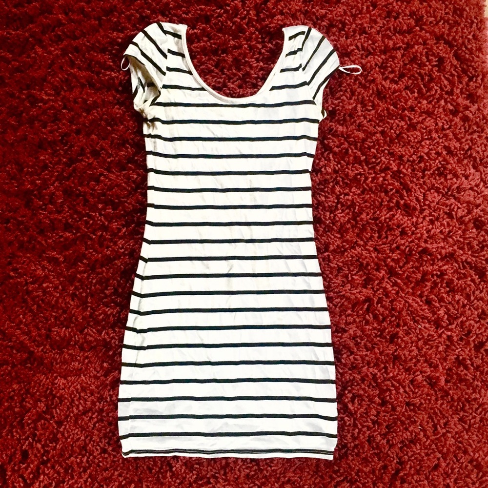 chic black & white fitted t-shirt dress